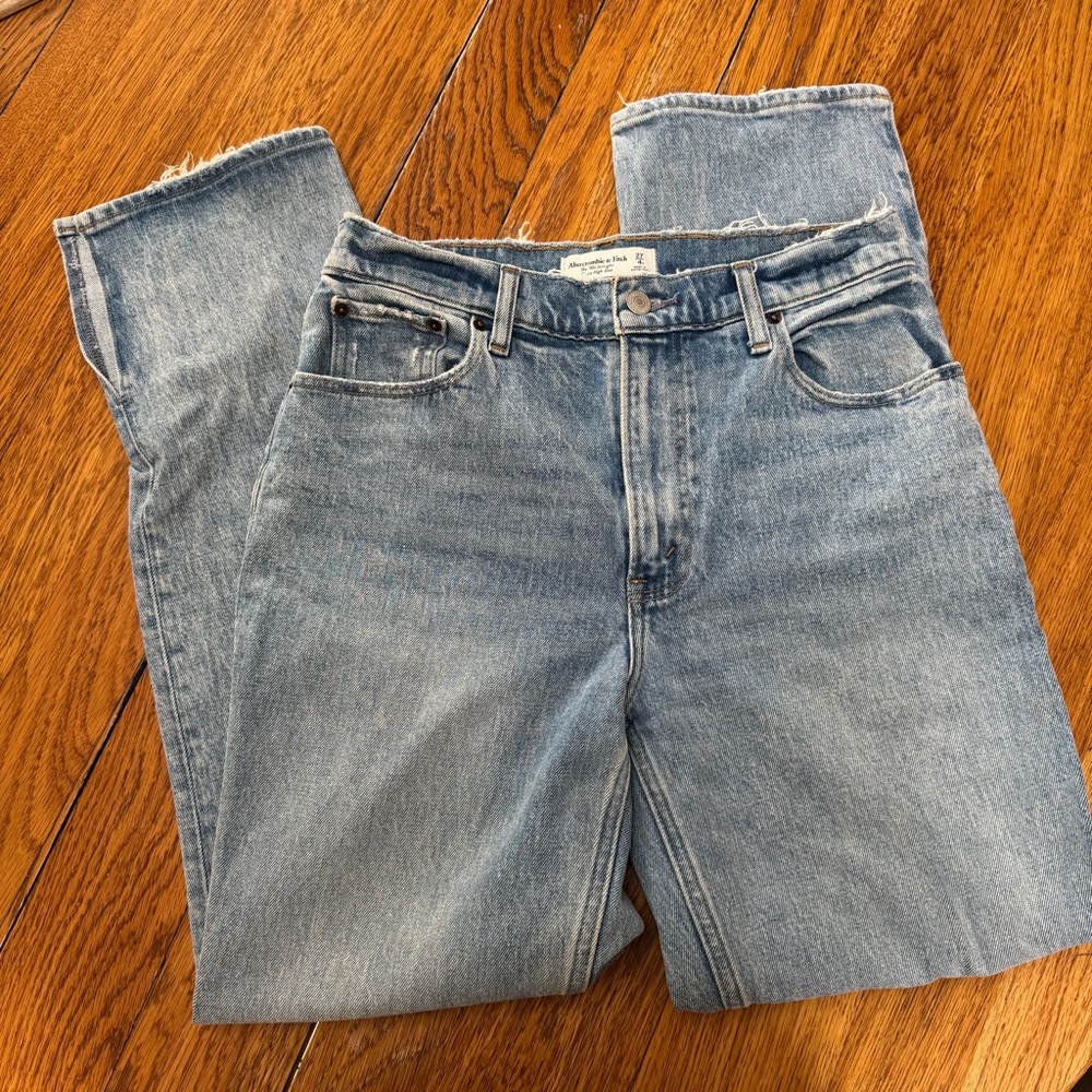 Abercrombie & Fitch
The '90s Straight Ultra High Rise Denim Jeans